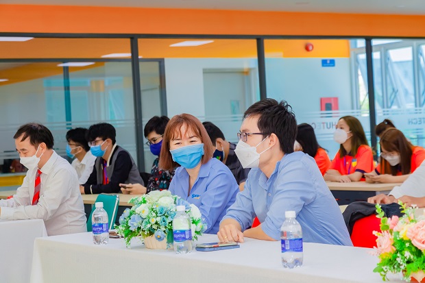 Viện Kỹ thuật HUTECH tổ chức đánh thức tinh thần khởi nghiệp của sinh viên qua “I - UniTour” 14