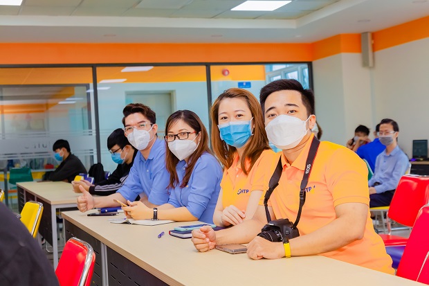 Viện Kỹ thuật HUTECH tổ chức đánh thức tinh thần khởi nghiệp của sinh viên qua “I - UniTour” 62