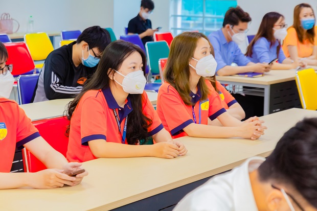 Viện Kỹ thuật HUTECH tổ chức đánh thức tinh thần khởi nghiệp của sinh viên qua “I - UniTour” 65