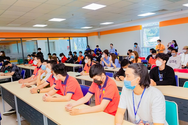 Viện Kỹ thuật HUTECH tổ chức đánh thức tinh thần khởi nghiệp của sinh viên qua “I - UniTour” 84