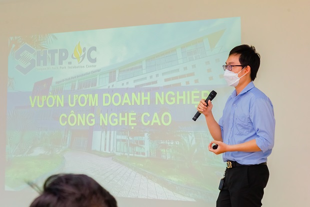 Viện Kỹ thuật HUTECH tổ chức đánh thức tinh thần khởi nghiệp của sinh viên qua “I - UniTour” 35