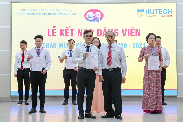 HUTECH tổ chức Lễ trao huy hiệu 60 năm tuổi Đảng và Hội nghị Đảng viên năm học 2020 - 2021 68