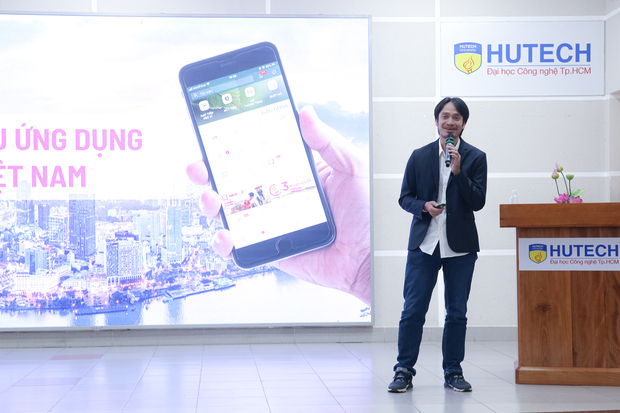 Two CEOs from Tiki and Momo share online business methods with students of HUTECH’s Faculty of Finance and Commerce 52