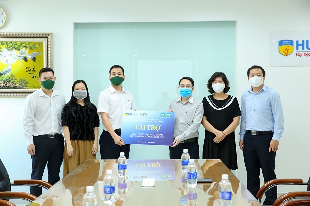 Donation of 5,000 masks to HUTECH students for Covid-19 prevention 11