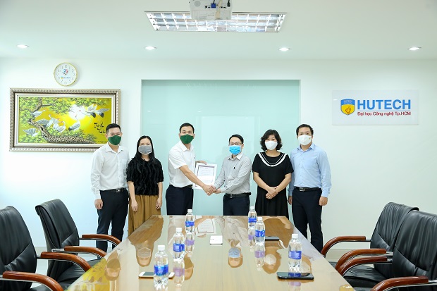 Donation of 5,000 masks to HUTECH students for Covid-19 prevention 14