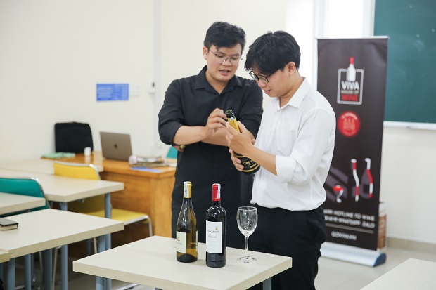 Sinh viên Quản trị nhà hàng ĐH CY Cergy-Paris trải nghiệm văn hóa rượu vang Pháp tại sự kiện “Wine Tasting” 19