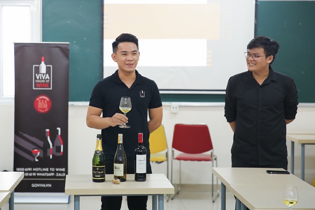 Sinh viên Quản trị nhà hàng ĐH CY Cergy-Paris trải nghiệm văn hóa rượu vang Pháp tại sự kiện “Wine Tasting” 77