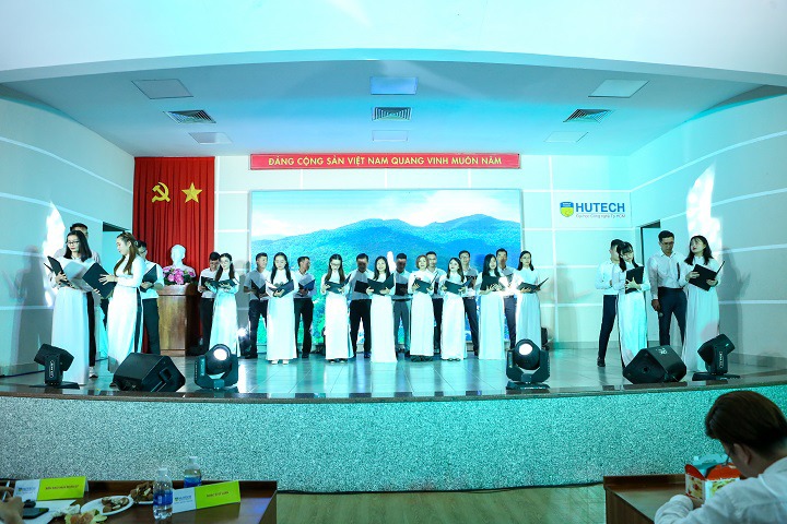 Trung tâm Truyền thông tham gia Hội thi Tiếng hát từ giảng đường lần thứ 14 - 2020 11