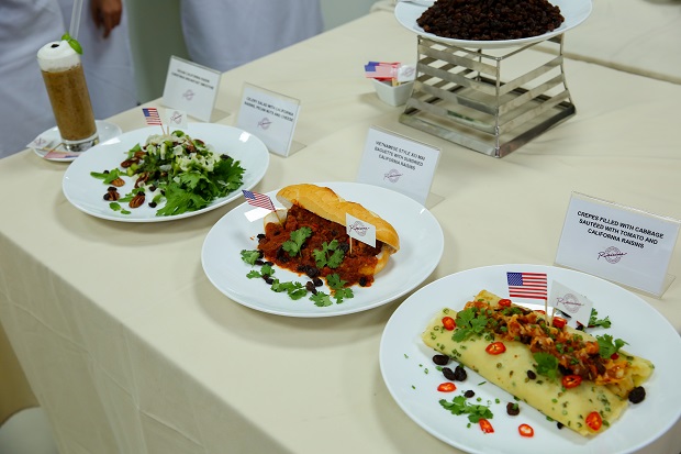 Chuyên gia ẩm thực hướng dẫn chế biến món ăn với nho khô của Hiệp hội nho khô California - Hoa Kỳ 81