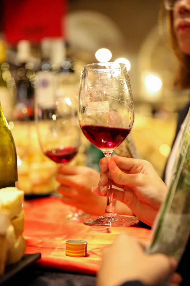 Sinh viên HUTECH tham gia “Wine Tasting” - bước đầu tìm hiểu lĩnh vực F&B 62
