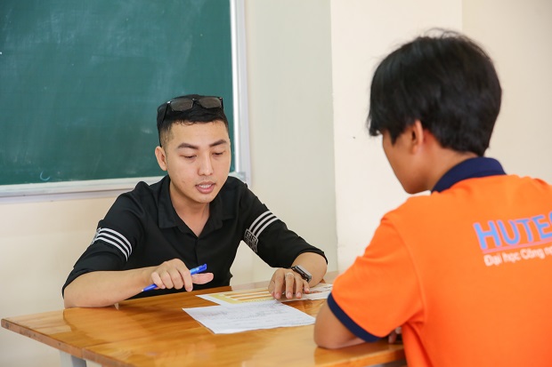 HUTECH students participate in a free English proficiency test 55