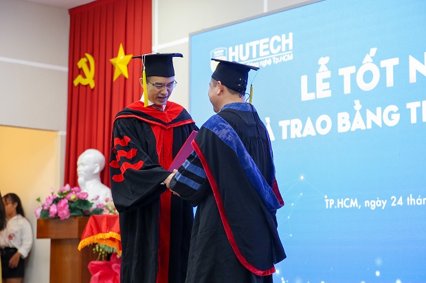 HUTECH trao bằng tốt nghiệp cho 02 Tiến sĩ và 205 học viên tốt nghiệp Thạc sĩ 74