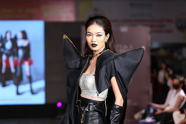 Enjoy the unique designs of HUTECH students at the "Evening Gown and Festival Project" 112