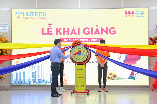 The sound of the opening drum heralds the official start to the 2020-2021 academic year as HUTECH gets ready for a new journey 58