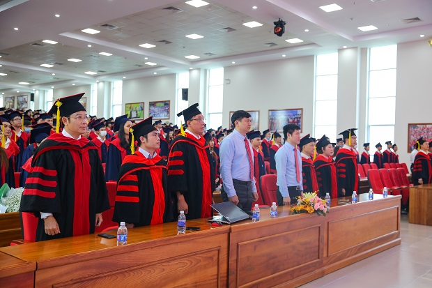Rộn ràng lễ trao bằng tốt nghiệp cho các tân Cử nhân, Kỹ sư, Dược sĩ, Kiến trúc sư HUTECH 20