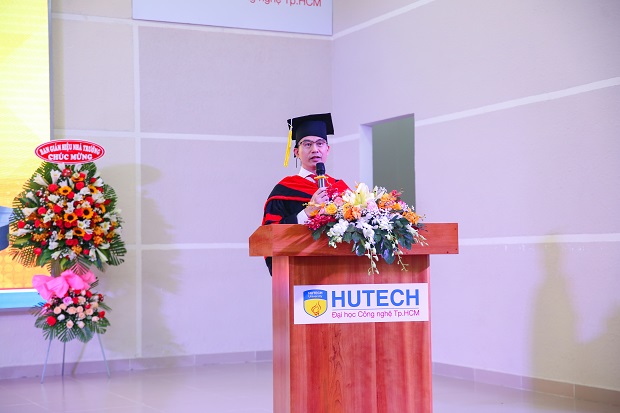 Rộn ràng lễ trao bằng tốt nghiệp cho các tân Cử nhân, Kỹ sư, Dược sĩ, Kiến trúc sư HUTECH 36