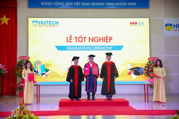Rộn ràng lễ trao bằng tốt nghiệp cho các tân Cử nhân, Kỹ sư, Dược sĩ, Kiến trúc sư HUTECH 82