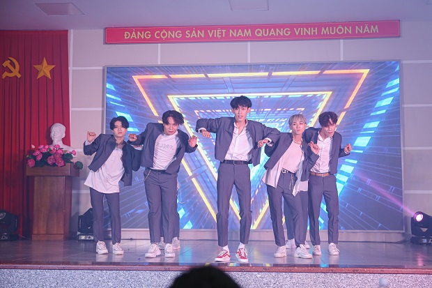 Sinh viên Viện Công nghệ Việt - Hàn đón Giáng sinh đầy năng lượng với Gala “K X-mas Show Season 2” 83