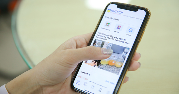 E-HUTECH application updates new features to aid students in online study
