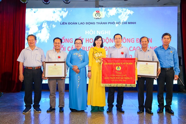 Công đoàn HUTECH vinh dự nhận Bằng khen của Tổng LĐLĐ Việt Nam và Cờ thi đua của LĐLĐ TP.HCM 62