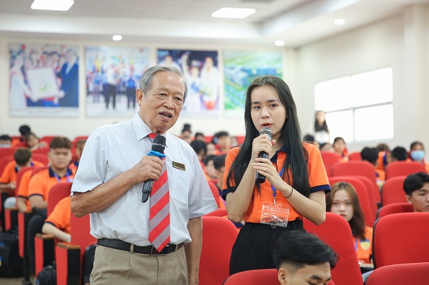 NTK Quỳnh Paris gặp gỡ tân sinh viên HUTECH truyền động lực học tập và theo đuổi đam mê 53