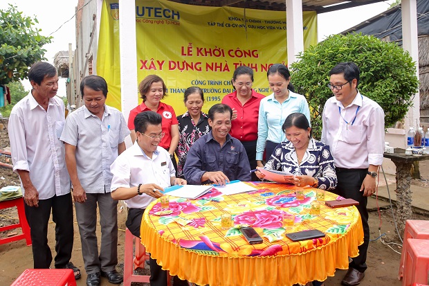 HUTECH Faculty of Finance and Commerce builds the “House of Gratitude” for a family under preferential treatment policy in Can Gio District 49