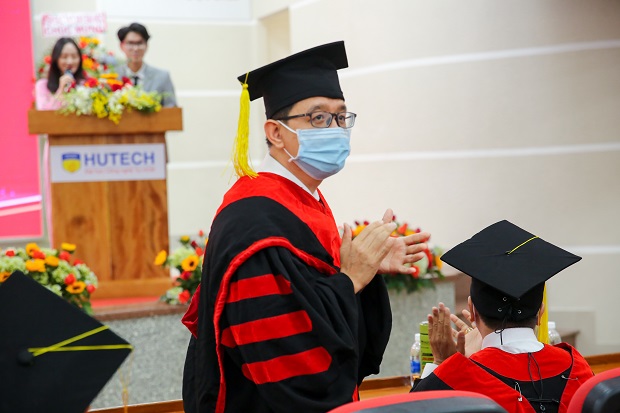 HUTECH trao bằng tốt nghiệp cho 01 Tân Tiến sĩ, 173 Tân Thạc sĩ 31