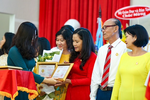 HUTECH tự hào đón nhận Huân chương Lao động hạng Nhất nhân dịp kỷ niệm 25 năm thành lập Trường 344