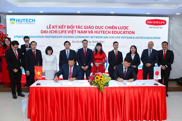 HUTECH Education and Dai-ichi Life Vietnam sign a strategic education partnership 45