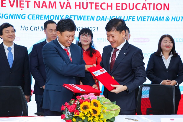 HUTECH Education and Dai-ichi Life Vietnam sign a strategic education partnership 48
