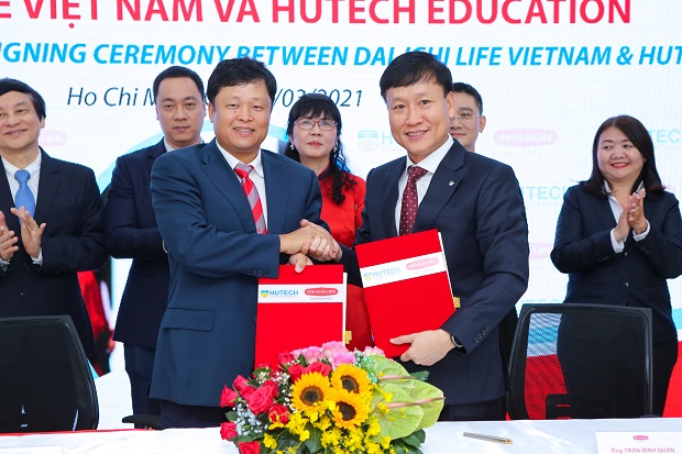HUTECH Education and Dai-ichi Life Vietnam sign a strategic education partnership 11