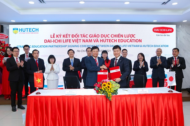 HUTECH Education and Dai-ichi Life Vietnam sign a strategic education partnership 51