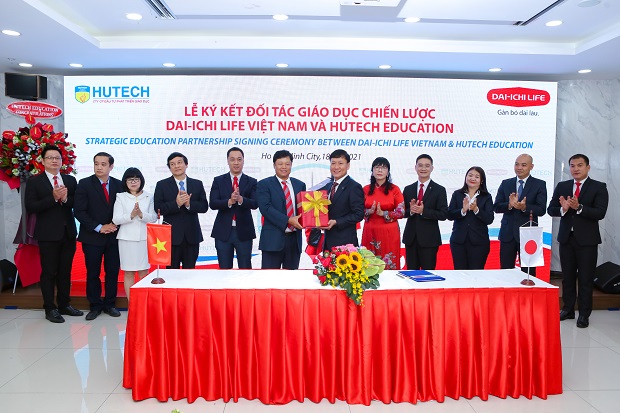 HUTECH Education và Dai-ichi Life Việt Nam ký kết đối tác giáo dục chiến lược 90