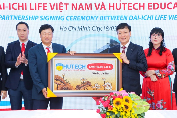 HUTECH Education và Dai-ichi Life Việt Nam ký kết đối tác giáo dục chiến lược 93