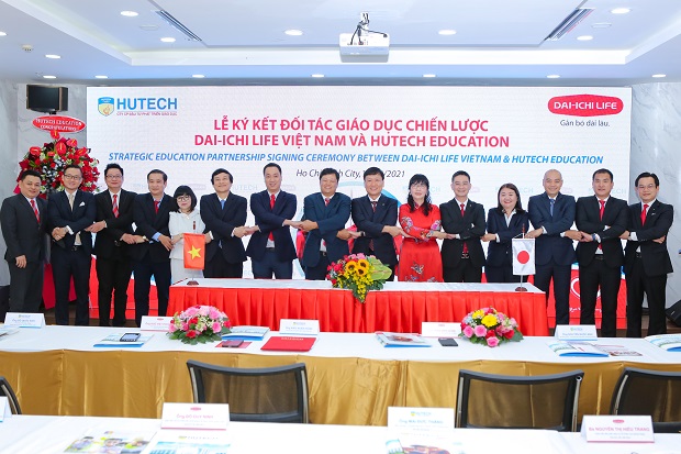 HUTECH Education and Dai-ichi Life Vietnam sign a strategic education partnership 97