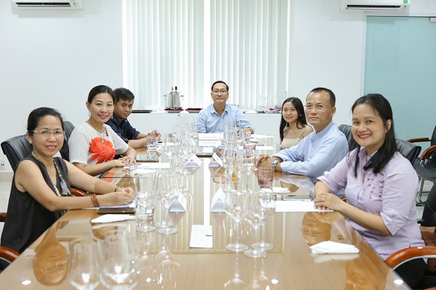 Sinh viên Quản trị nhà hàng ĐH CY Cergy-Paris trải nghiệm văn hóa rượu vang Pháp tại sự kiện “Wine Tasting” 80