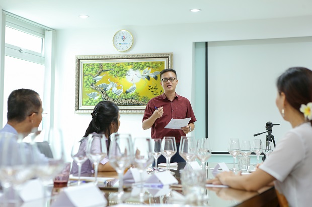 Sinh viên Quản trị nhà hàng ĐH CY Cergy-Paris trải nghiệm văn hóa rượu vang Pháp tại sự kiện “Wine Tasting” 58