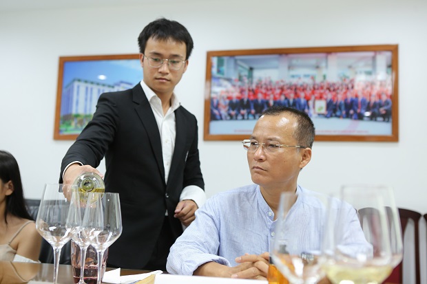 Sinh viên Quản trị nhà hàng ĐH CY Cergy-Paris trải nghiệm văn hóa rượu vang Pháp tại sự kiện “Wine Tasting” 78