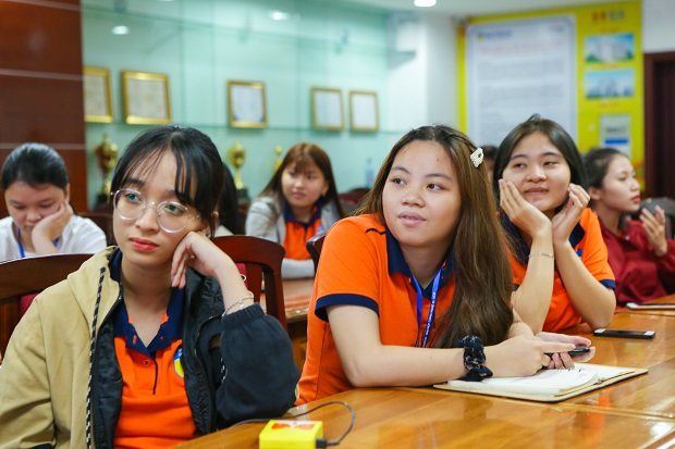 Sinh viên hứng thú với tọa đàm “Ngôn ngữ mạng ảnh hưởng đến khẩu ngữ tiếng Trung hiện nay” 75