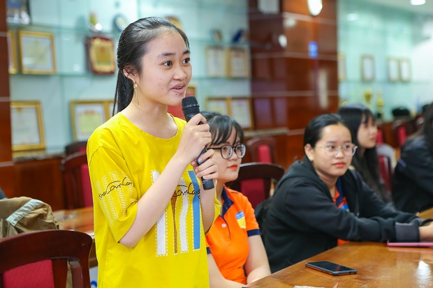 Sinh viên hứng thú với tọa đàm “Ngôn ngữ mạng ảnh hưởng đến khẩu ngữ tiếng Trung hiện nay” 50