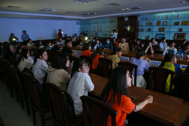 Sinh viên hứng thú với tọa đàm “Ngôn ngữ mạng ảnh hưởng đến khẩu ngữ tiếng Trung hiện nay” 90