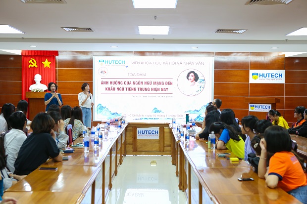 Sinh viên hứng thú với tọa đàm “Ngôn ngữ mạng ảnh hưởng đến khẩu ngữ tiếng Trung hiện nay” 93