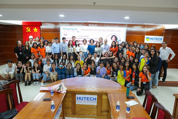 Sinh viên hứng thú với tọa đàm “Ngôn ngữ mạng ảnh hưởng đến khẩu ngữ tiếng Trung hiện nay” 96