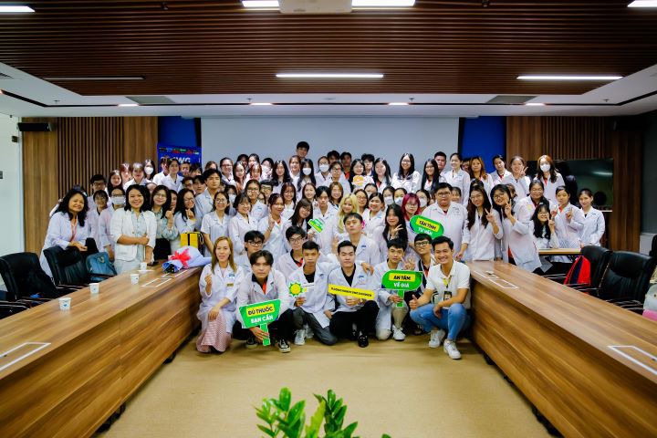Sinh viên ngành Dược HUTECH trong chuyến tham quan thực tế tại Công ty Dược An Khang