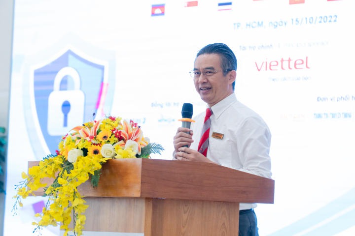  TS. Nguyễn Xuân Hoàng Việt đã đại diện HUTECH gửi lời cảm ơn đến các doanh nghiệp đã luôn đồng hành, hỗ trợ xuyên suốt cuộc thi