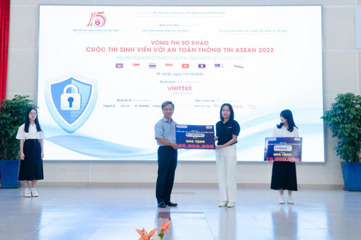 Cuộc thi nhận được sự đồng hành và tài trợ của nhiều doanh nghiệp HUTECH 1