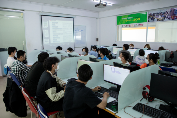 Hôm nay, sinh viên HUTECH chính thức bắt đầu học kỳ “bình thường mới” tại Trường 97