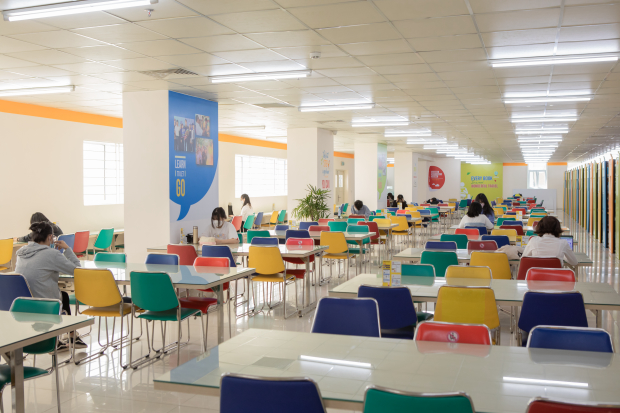 Hôm nay, sinh viên HUTECH chính thức bắt đầu học kỳ “bình thường mới” tại Trường 130