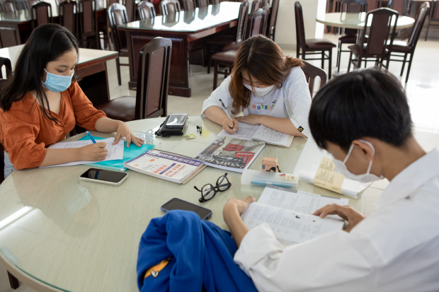 Hôm nay, sinh viên HUTECH chính thức bắt đầu học kỳ “bình thường mới” tại Trường 133