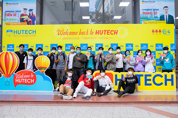 Hôm nay, sinh viên HUTECH chính thức bắt đầu học kỳ “bình thường mới” tại Trường 11